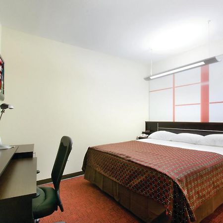Red Roof Inn & Suites Beaumont Esterno foto