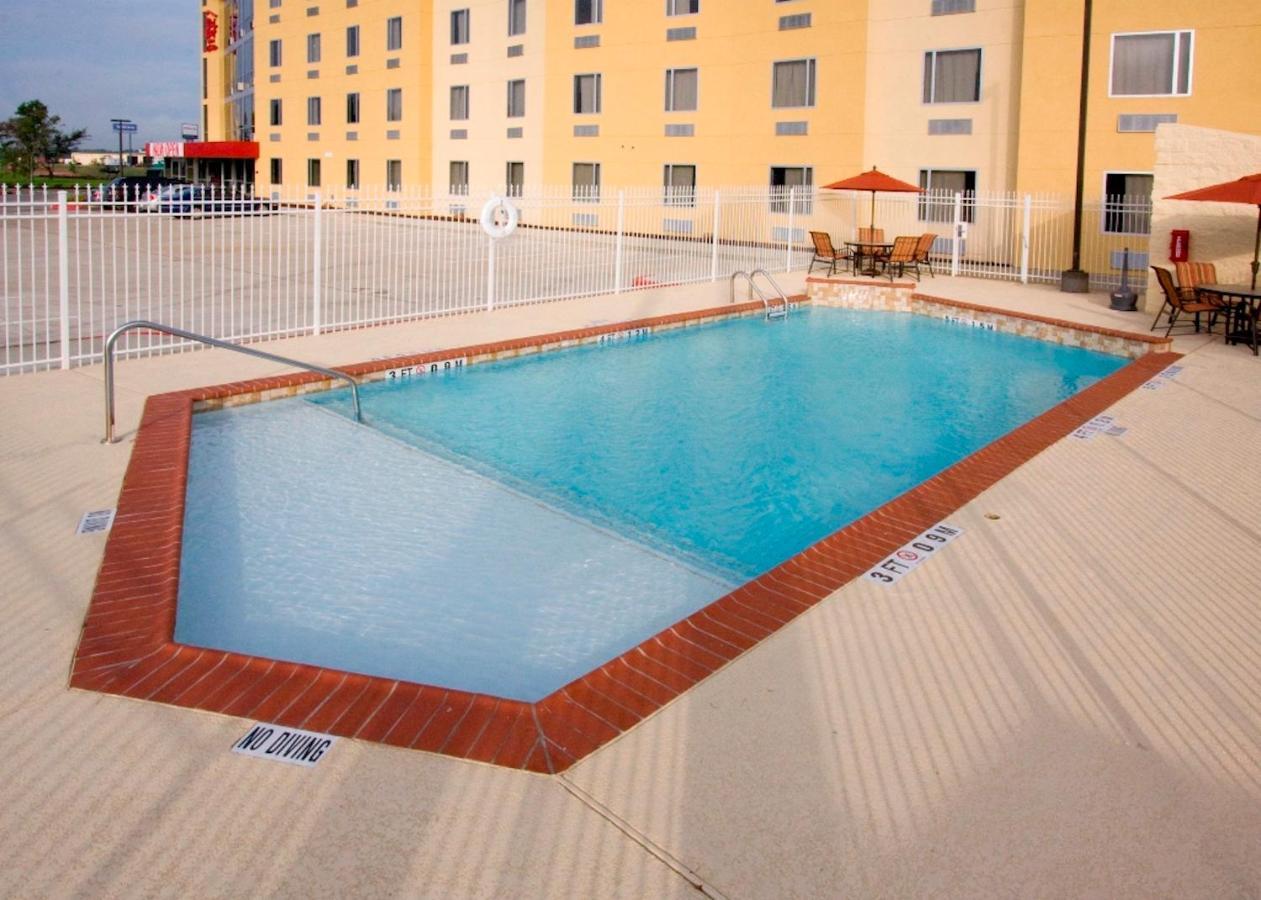 Red Roof Inn & Suites Beaumont Esterno foto